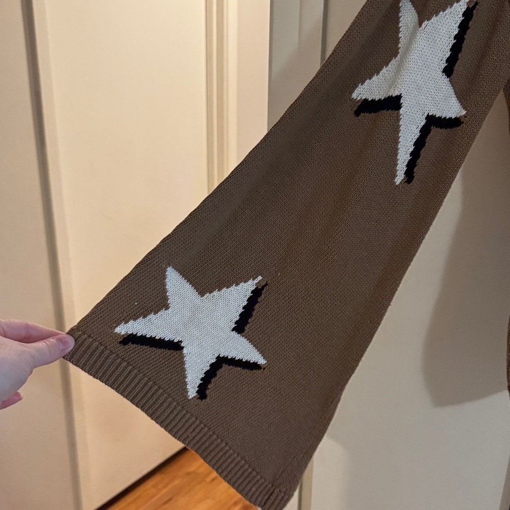 Promesa Brown Star Pattern Sweater - Picture 2 of 3